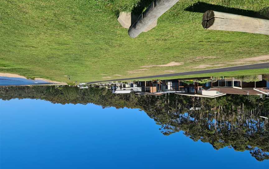 Houses at Long Beach, New South Wales.jpg