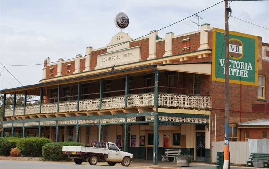 Barellan Commercial Hotel2