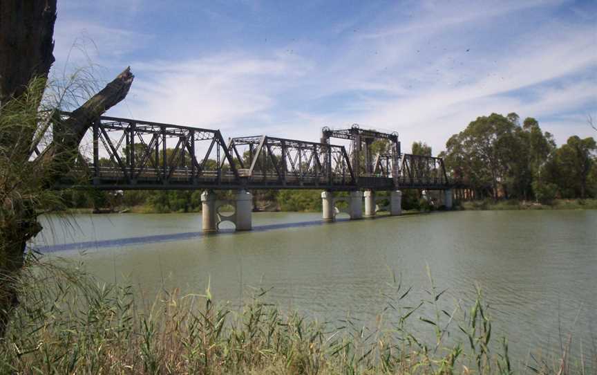 Abbotsford bridge from victoria.jpg