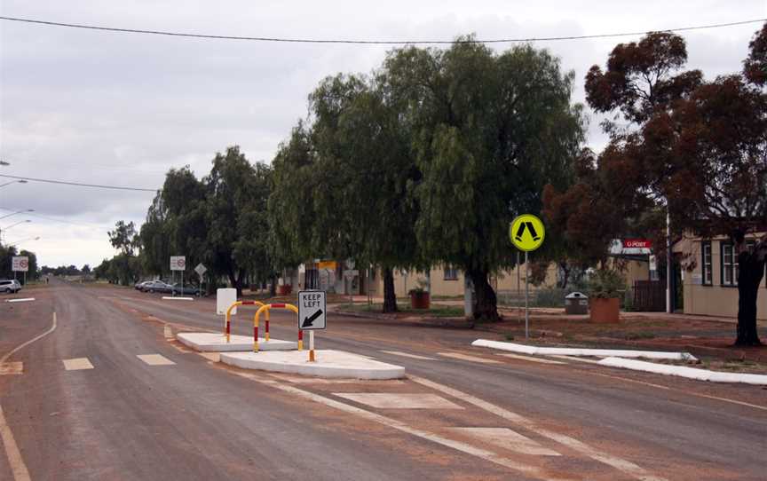 Cobb Highway in Ivanhoe.jpg