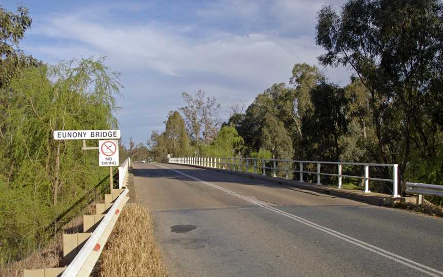 Eunony Bridge viewed from Eunanoreenya.jpg