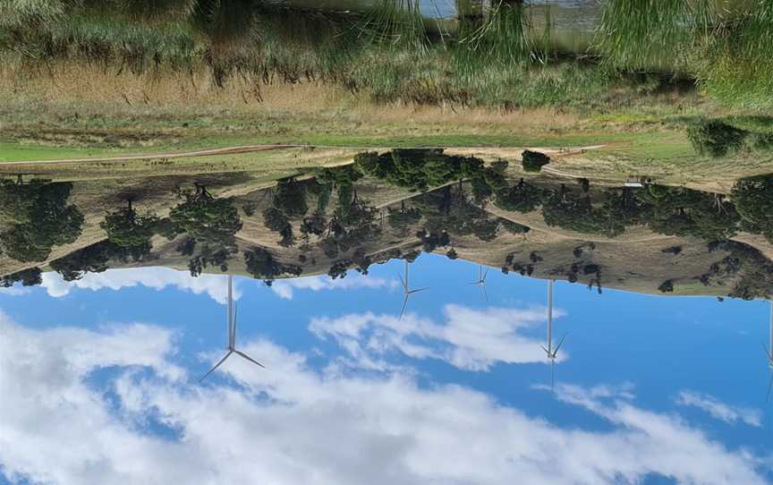 Gullen Range Wind Farm and Wollondilly River at Pomeroy in 2021.jpg