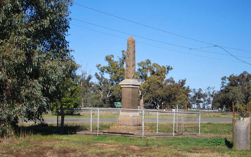 Bimbi War Memorial.JPG