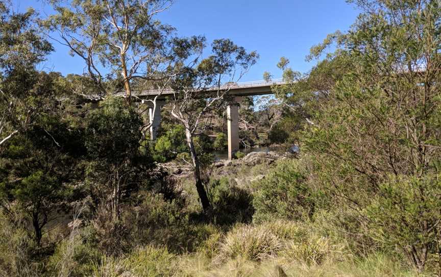 Warri Bridge on the Kings Highway over the Shoalhaven.jpg