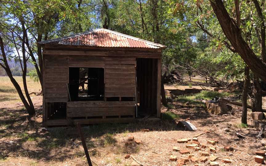 Abandoned store at Yarrabin.jpg