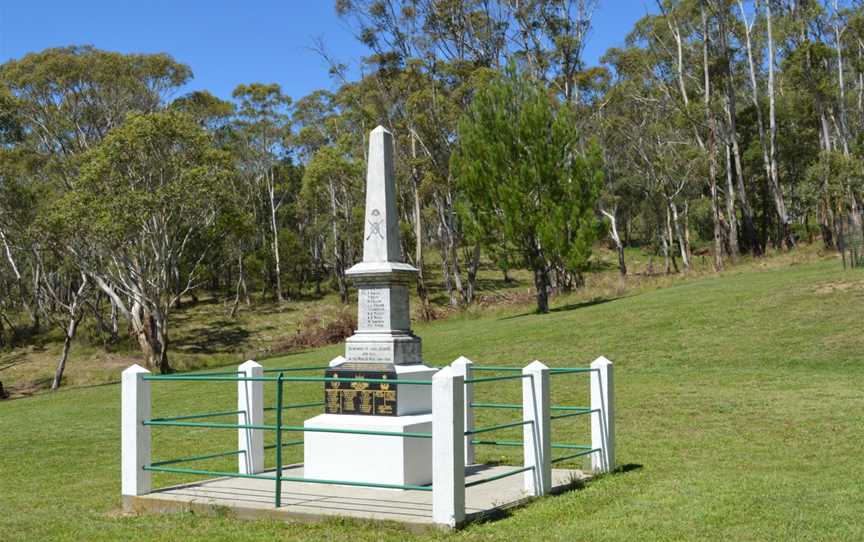 Lowther War Memorial 002.JPG