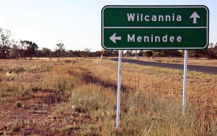 Roadsignnexttothe Cobb Highwaynearthe Ivanhoe Menindee Roadintersection