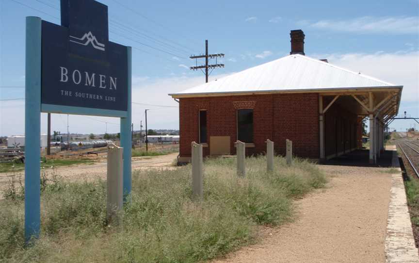 Bomen NSW, Bomen Railway Station.JPG