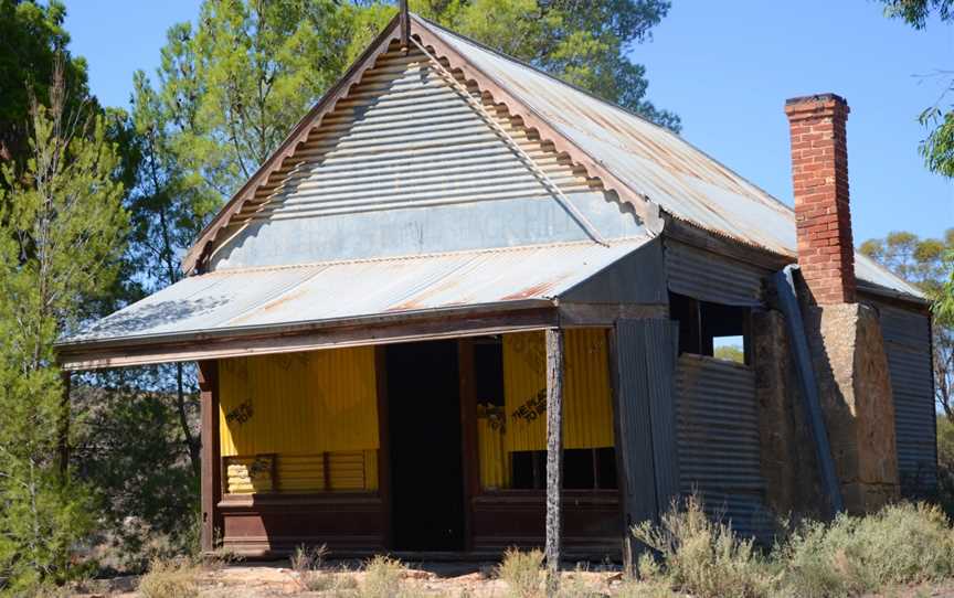 Abandoned store, Black Hill, South Australia.jpg