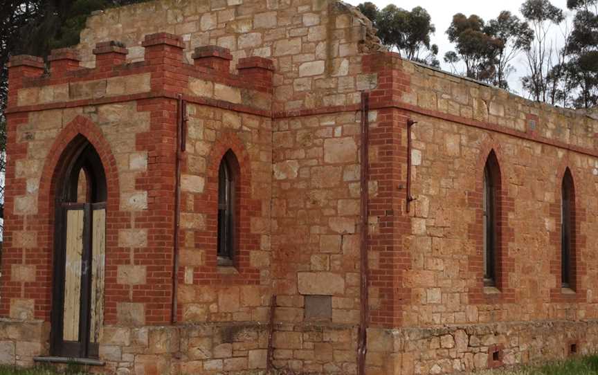 Caowie Belt near Jamestown. The ruins of the 1918 built stpne Baptist Church. Now used for farm storage. (44107722645).jpg