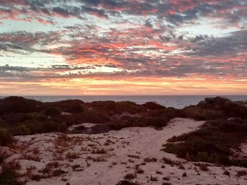 Getaway Beach, Accommodation in Dongara