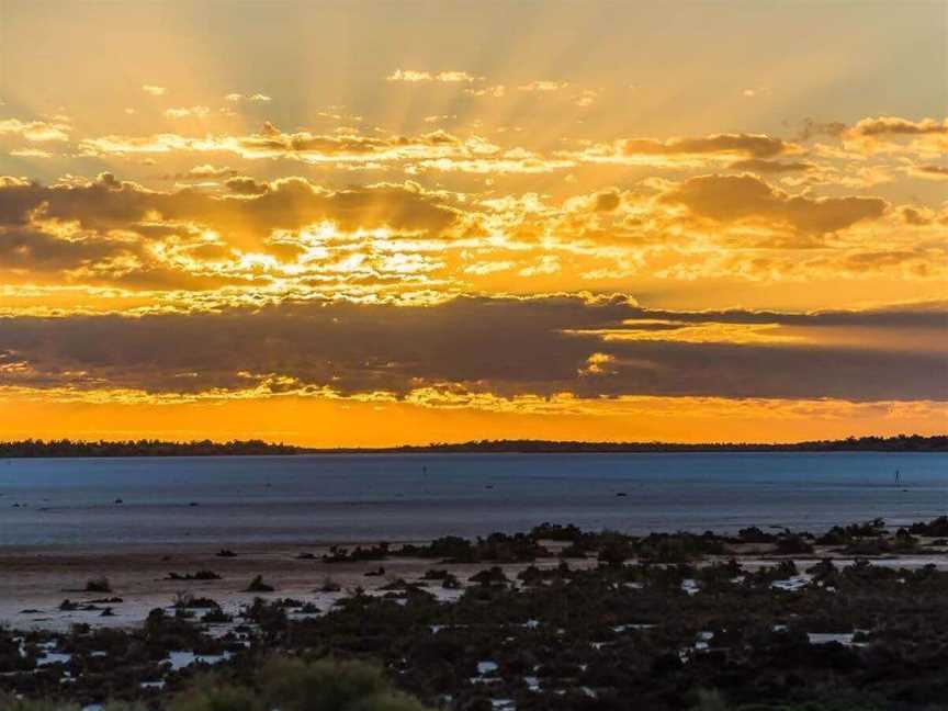 Menzies Caravan Park, Accommodation in Menzies