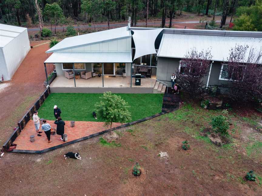 Red Tail Retreat, Accommodation in Collie