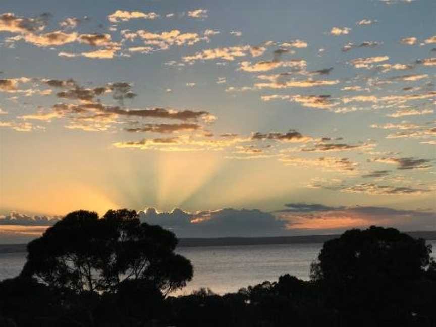 Sunrise on Falie Boutique Accommodation, American River, SA