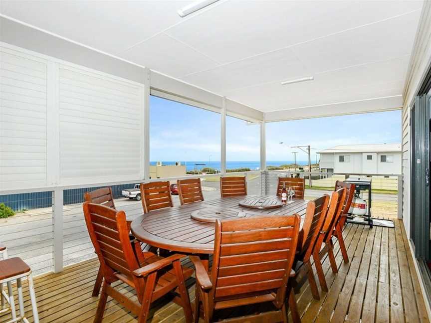 Bayside, Accommodation in Aldinga Beach