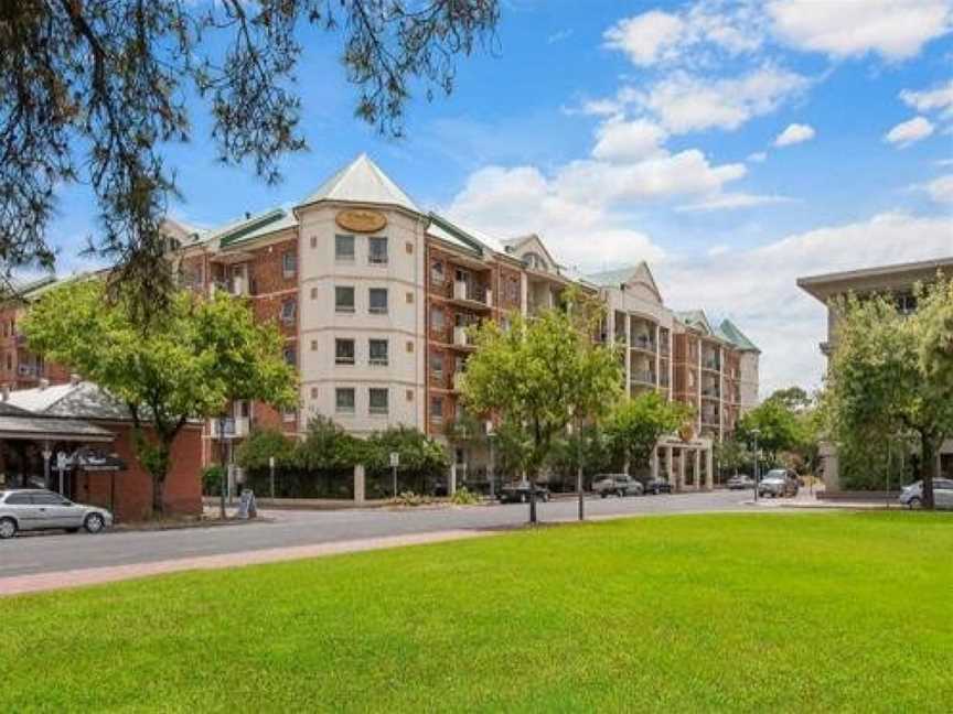 Spacious 4 BR and 2 Bathrooms City Apartment, Adelaide CBD, SA