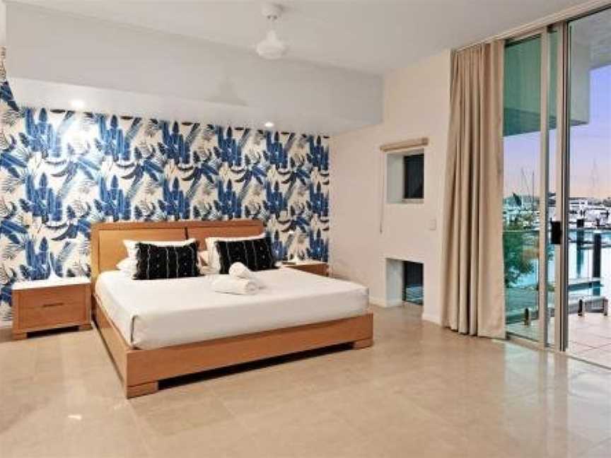 Pavillion 3 Absolute Waterfront 4 Bedroom 2 Lounge Room Plunge Pool + Golf Buggy, Whitsundays, QLD