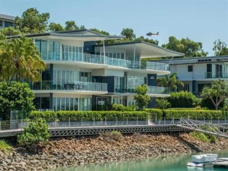 Pavillion 3 Absolute Waterfront 4 Bedroom 2 Lounge Room Plunge Pool + Golf Buggy, Whitsundays, QLD