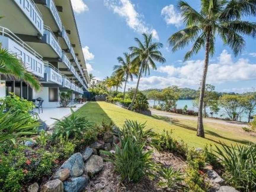 Beachfront Hamilton Island, Accommodation in Whitsundays