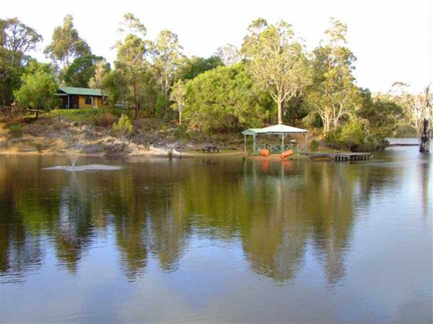 Donnelly Lakes Chalets, Accommodation in Pemberton