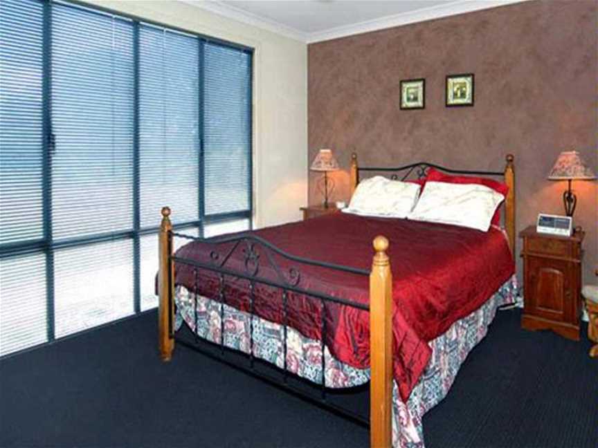 La Bonheur, Accommodation in Myalup