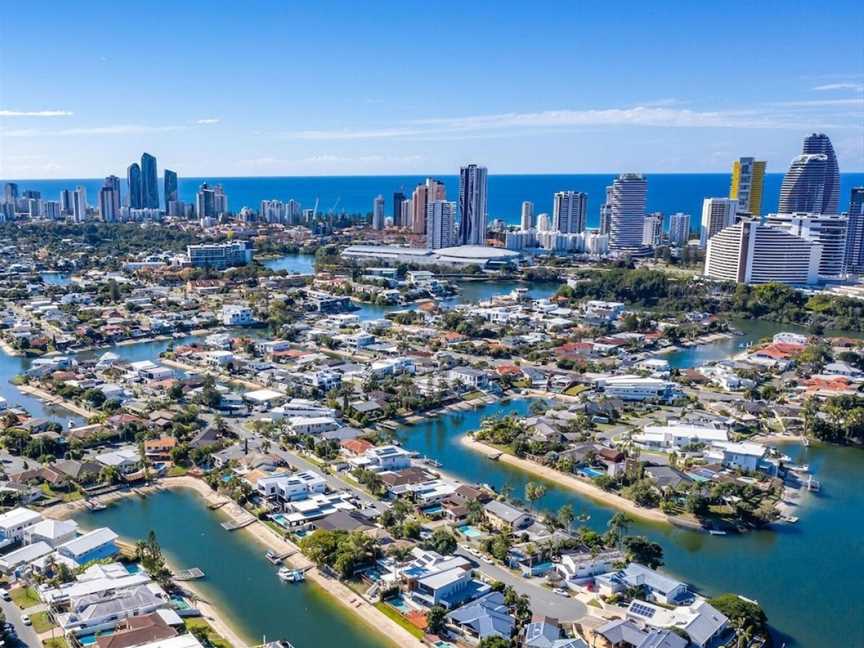 Maureen Waterfront Beach House, Broadbeach Waters, QLD