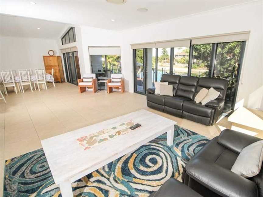 Maureen Waterfront Beach House, Broadbeach Waters, QLD