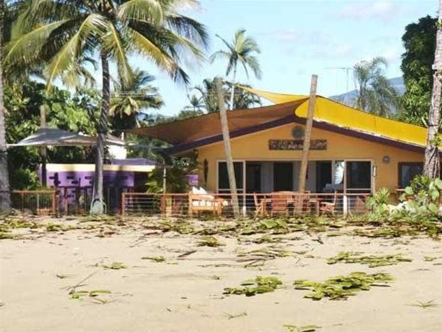 The Beachfront Hideaway, Holloways Beach, QLD