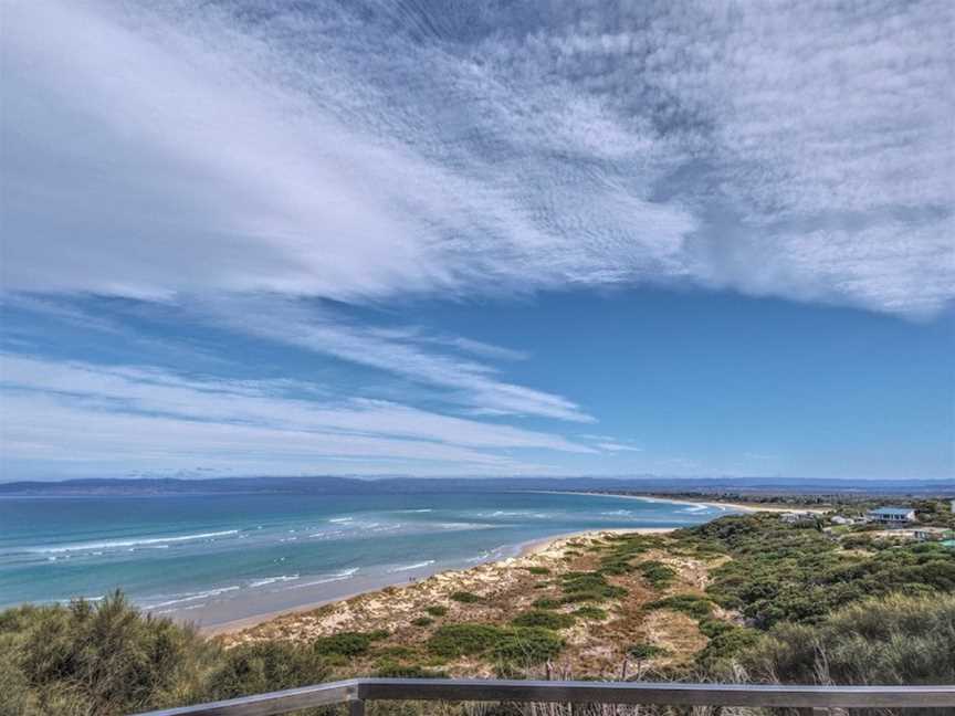 Halcyon ~ Immerse yourself in the sky and sea, Coles Bay, TAS