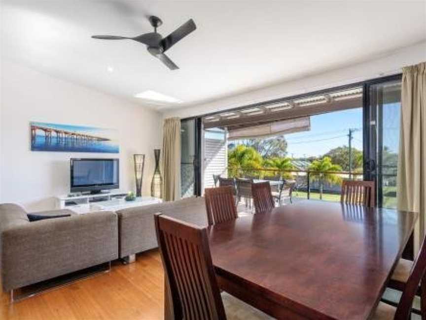 Unit 3 Rainbow Surf - Modern, double storey townhouse with large shared pool, close to beach and shop, Rainbow Beach, QLD