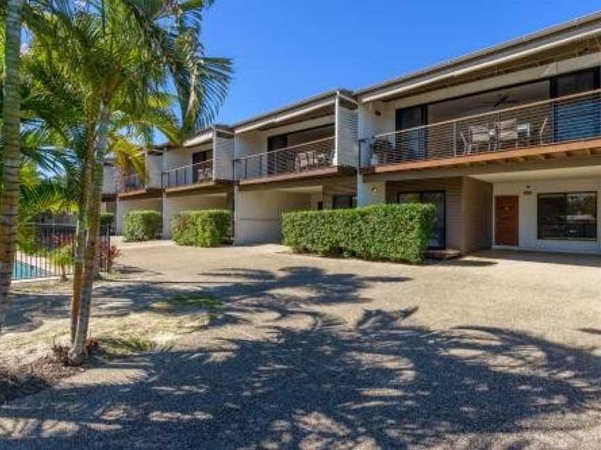 Unit 3 Rainbow Surf - Modern, double storey townhouse with large shared pool, close to beach and shop, Rainbow Beach, QLD