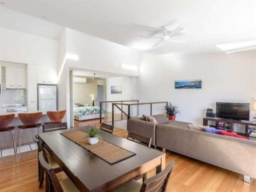 Unit 4 Rainbow Surf - Modern, double storey townhouse with large shared pool, close to beach and shop, Rainbow Beach, QLD