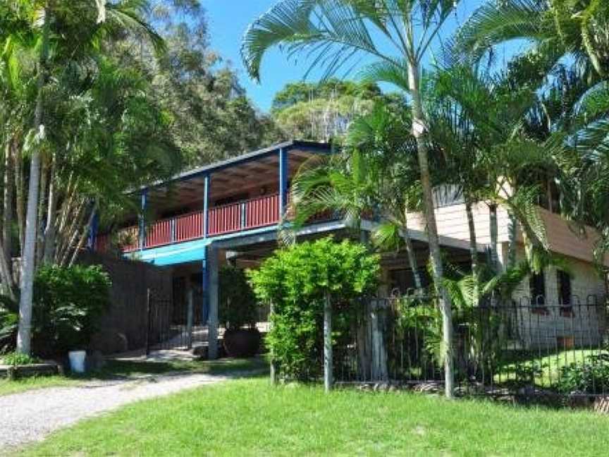 43 Double Island Drive - Two level holiday home with swimming pool. Located close to beach and CBD, Rainbow Beach, QLD