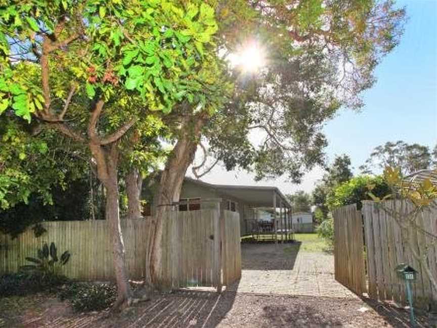 24 Sundew Street, Mudjimba - 500 Bond - Pet Friendly, Linen Supplied, WIFI, Air Cond., Mudjimba, QLD