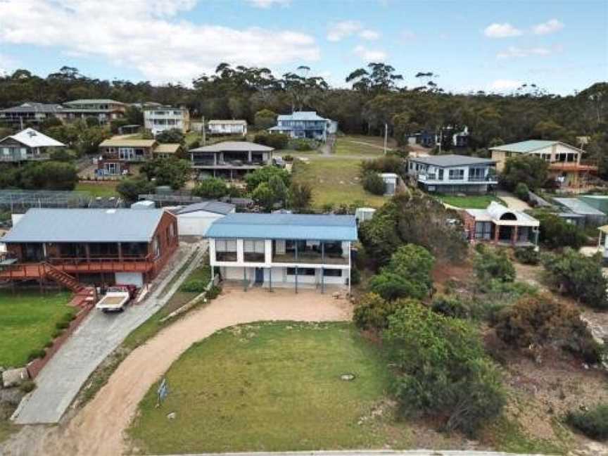 Lazy Wave Beach House, Binalong Bay, TAS