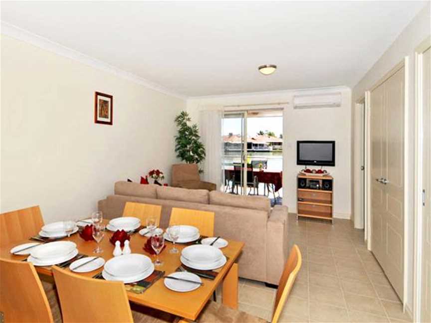 Lakeside Holiday Apartments, Accommodation in South Yunderup