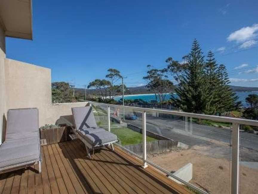 Quarterdeck Apartment, Binalong Bay, TAS