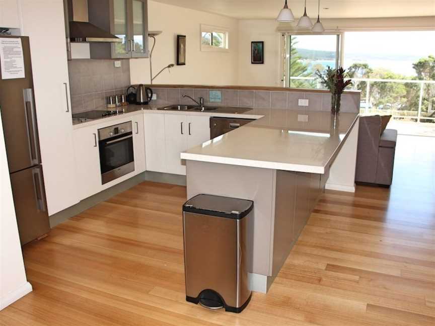 Quarterdeck Apartment, Binalong Bay, TAS