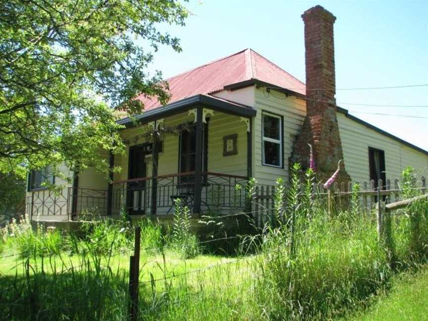 Glenbrook House and Cottage, Penguin, TAS