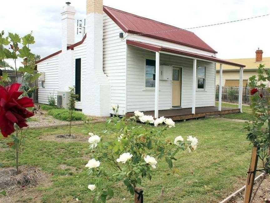 Down to Earth Farm Retreat, Sarsfield, VIC