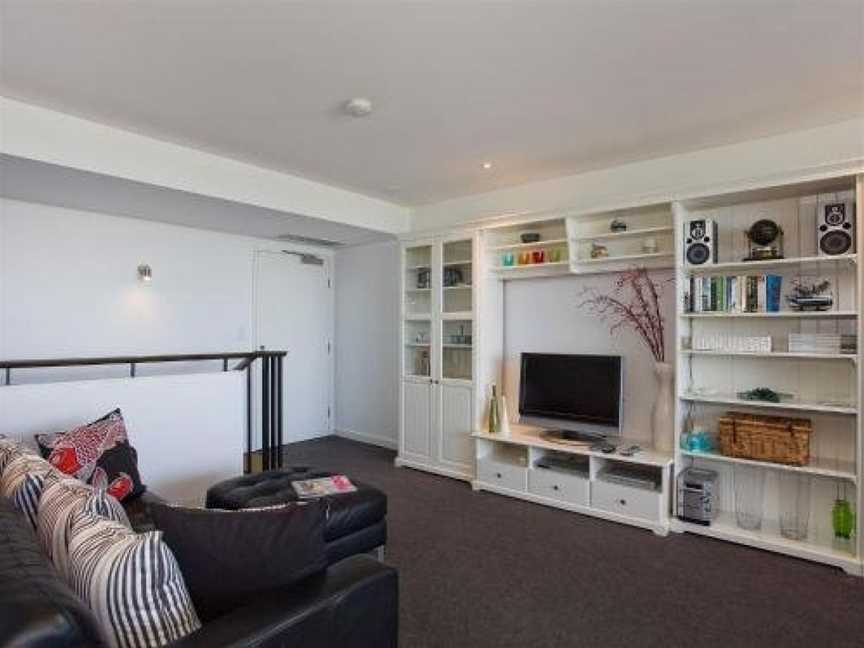 LORNE CHALET APARTMENT 10 - ask about midweek deals, Lorne, VIC