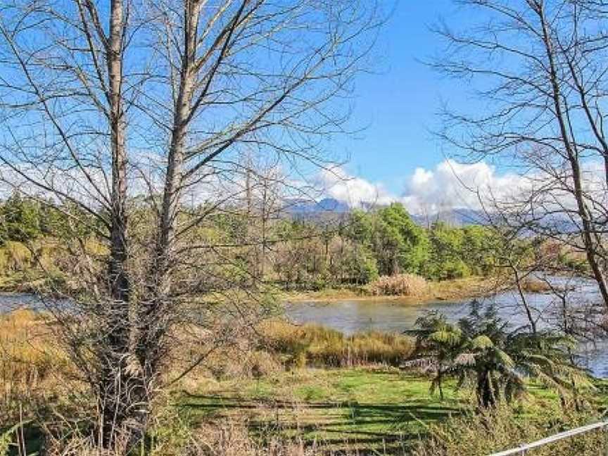 River Verse - On the Ovens, Porepunkah, VIC