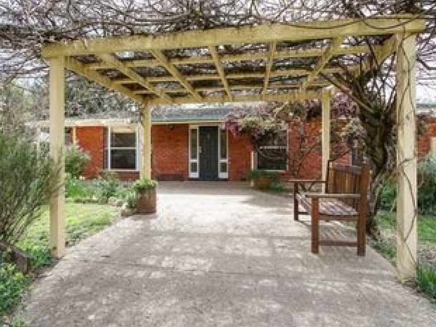 Cherry Lane - 3 bedroom brick home, Bright, VIC