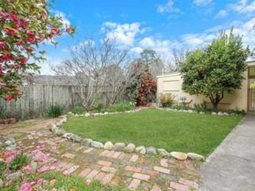 Cherry Lane - 3 bedroom brick home, Bright, VIC