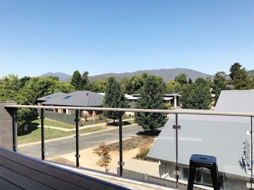 Mountain Mist Retreat - 4 Bedrooms, Bright, VIC