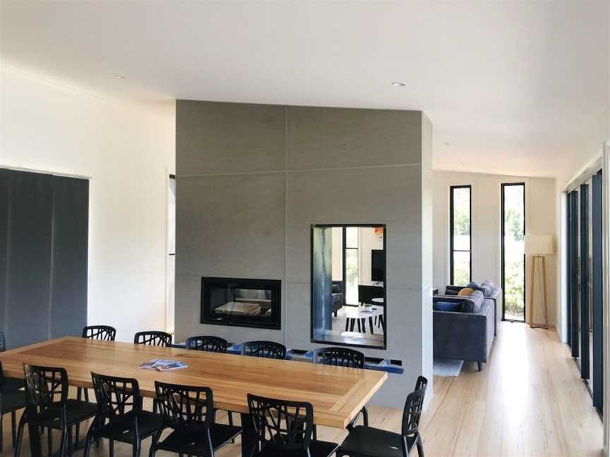 Mountain Mist Retreat - 4 Bedrooms, Bright, VIC