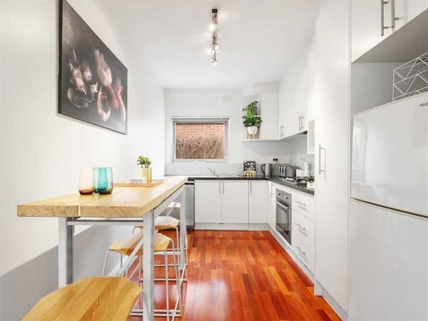 Balcony Retreat Apartment by Ready Set Host, Brighton East, VIC