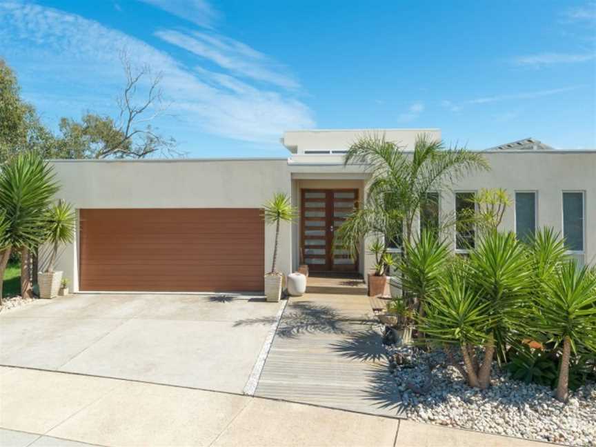 Currawong Close - Heated Pool, Home Theatre, WiFi, 4 bedroom, Cowes, VIC