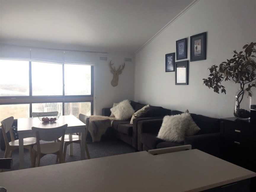 Shamrock 3, Accommodation in Hotham Heights