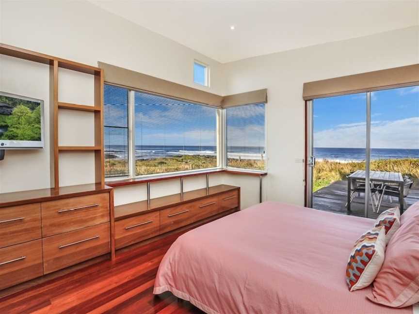 HEARN'S BEACHSIDE VILLA 9, Port Fairy, VIC